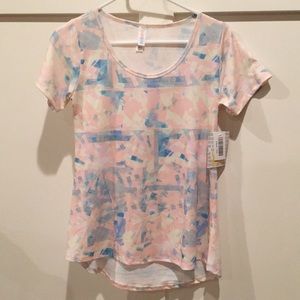 Diamond patterned Lula Roe Classic tee shirt